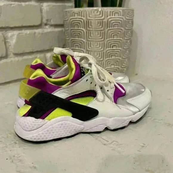 NIKE Air Huarache Run "Magenta 2021" sneakers women’s 6 - Picture 3 of 8